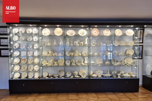 gablota muzealna, gablota szklana podświetlana, gablota ekspozycyjna, meble ekspozycyjne, gablota na porcelanę