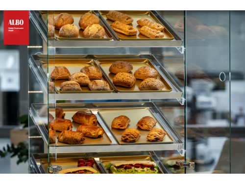 regal-piekarniczy-regaly-piekarnicze-producent-bufet-sniadaniowy-wyposazenie-bakery-display-cases-regal-piekarniczy-samoobslugowy